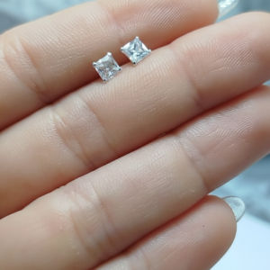 Aretes de Circones Cuadrados 5mm vista 2