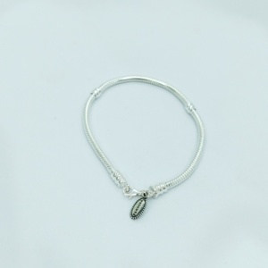 Pulsera Pandora Cadena de Serpiente con Cierre de Mosquetón. vista 3