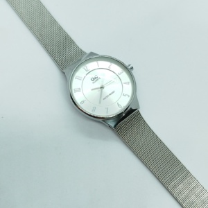 Reloj de Dama Q&Q Malla vista 1
